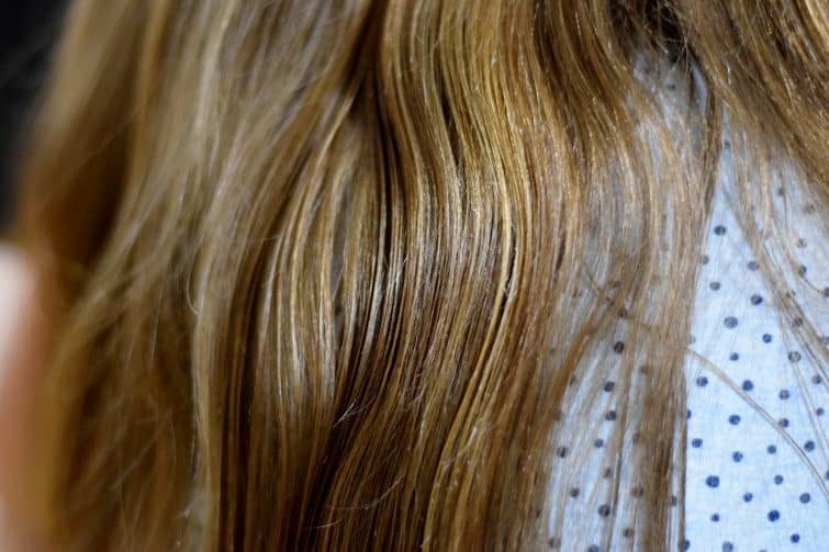 How to remove blue tack or chewing gum from hair without using scissors - Clean, sticky tack free hair!