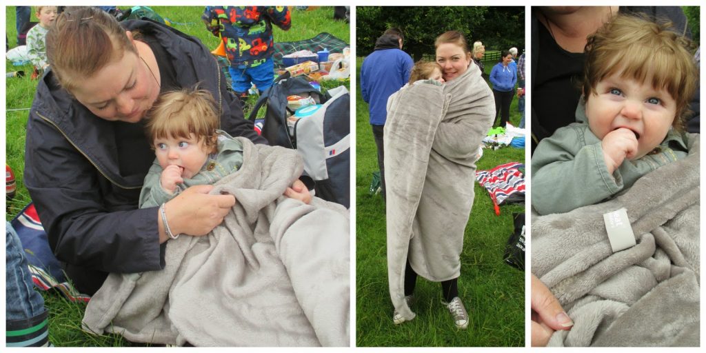 Heat Holders Snuggle Up blanket
