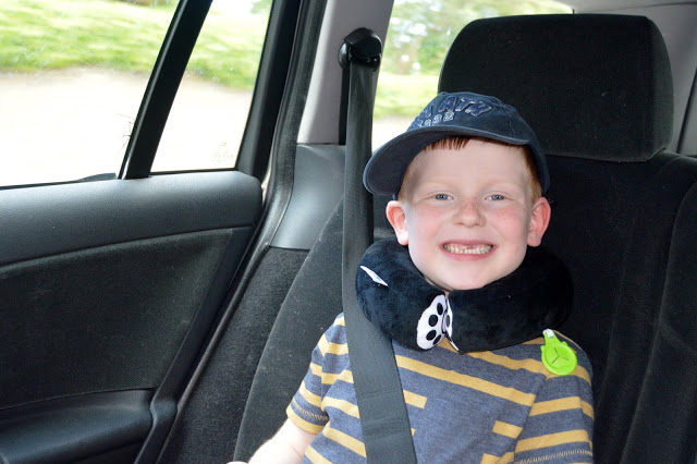 Ben testing Trunki Yondi in the car