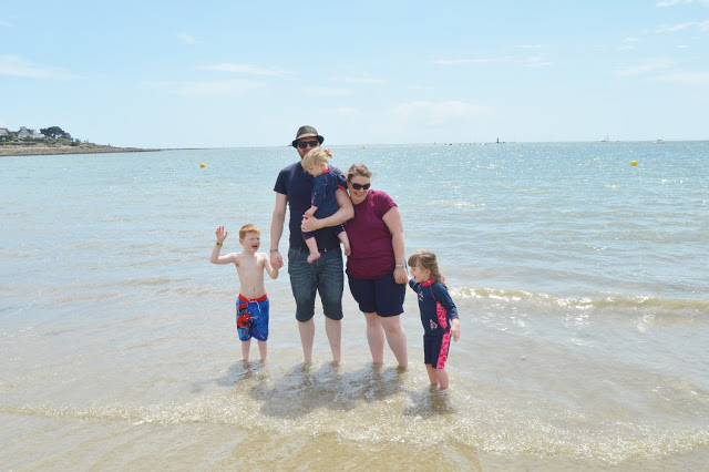 Family on the beach in Beodet