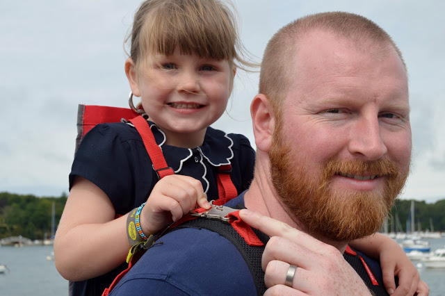 Four year old girl on Daddy's back - Hamahaki Hopp