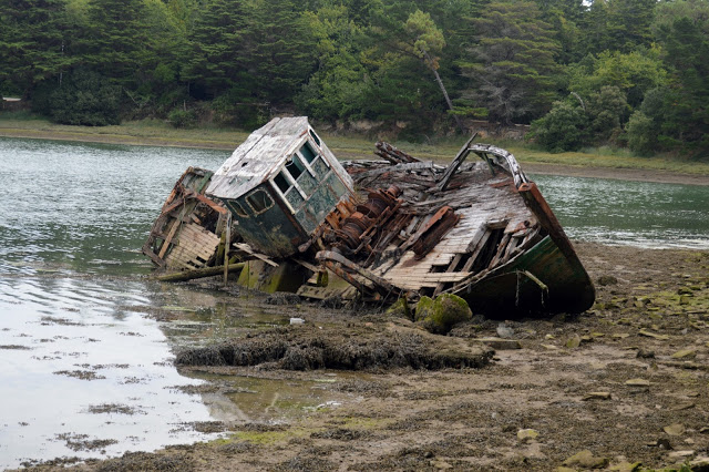 Old shipwreck - Benodet