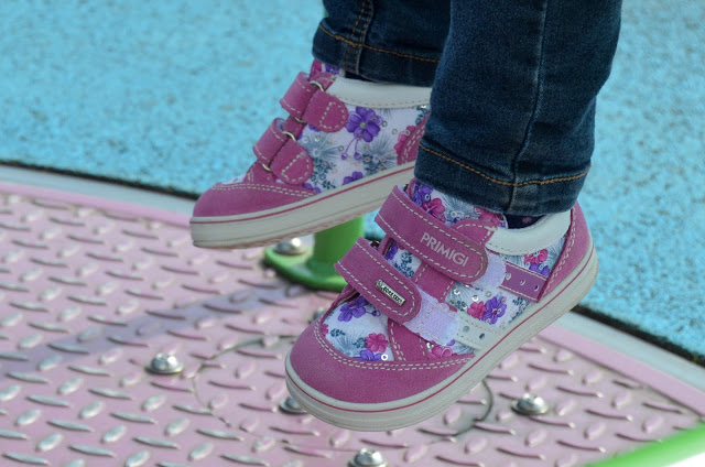 Gore-Tex velcro trainers for toddlers