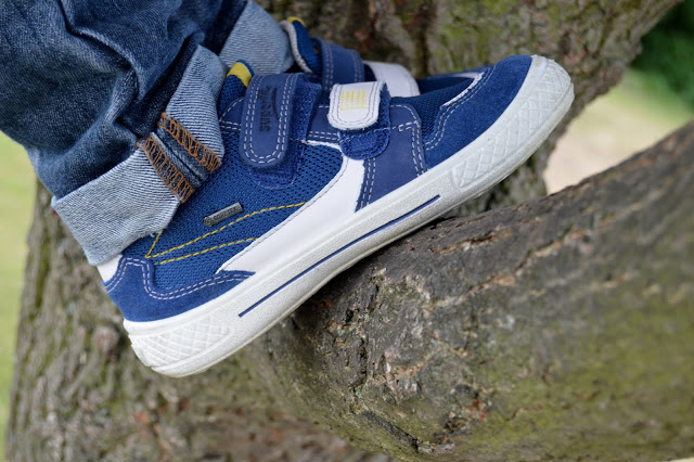 Climbing trees in lightweight Gore-Tex trainers