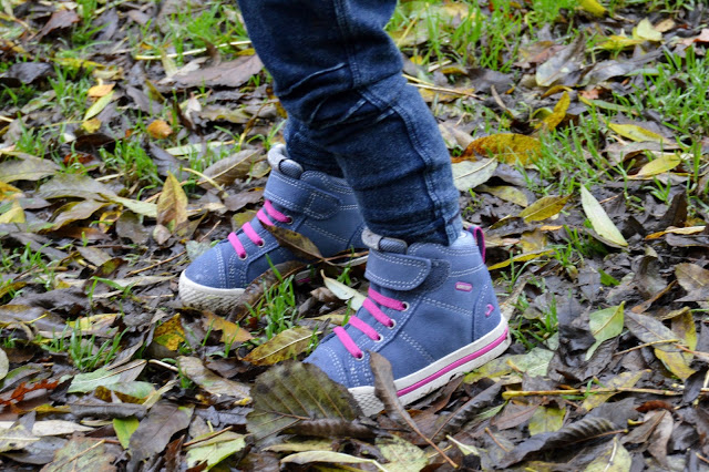 gore-tex walking in leaves