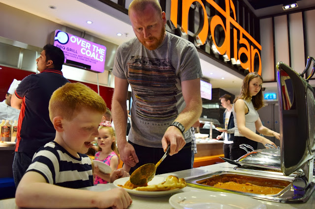 Choosing food at Peachy Keens - The Printworks