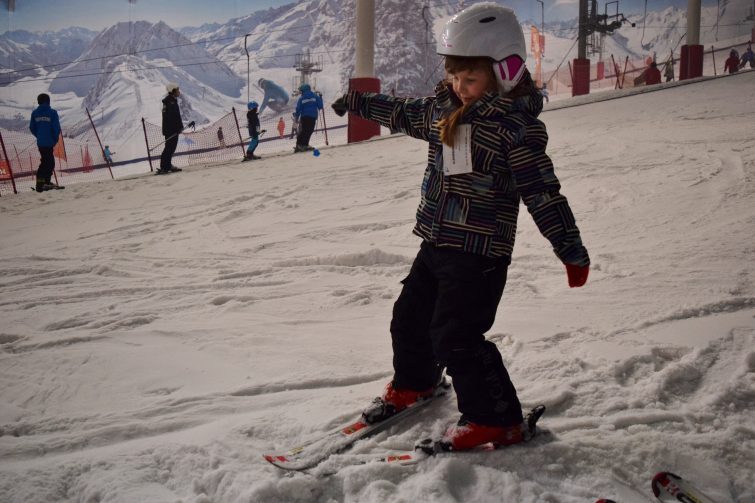 Chlo on two skis