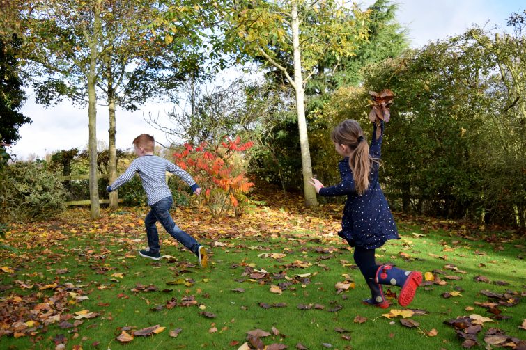 Chlo throwing leaves at Ben