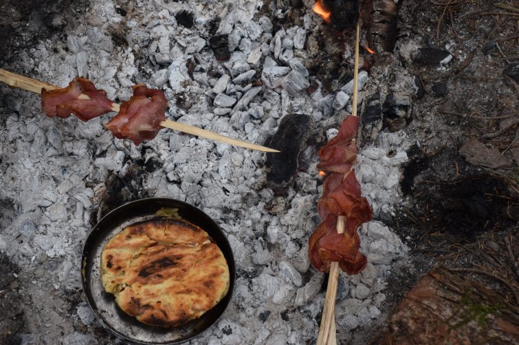 Campfire breakfast - pizza breads and crispy bacon