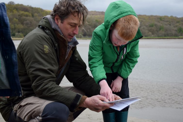 Using a key to identify bird tracks with Ben McNutt, Woodsmoke