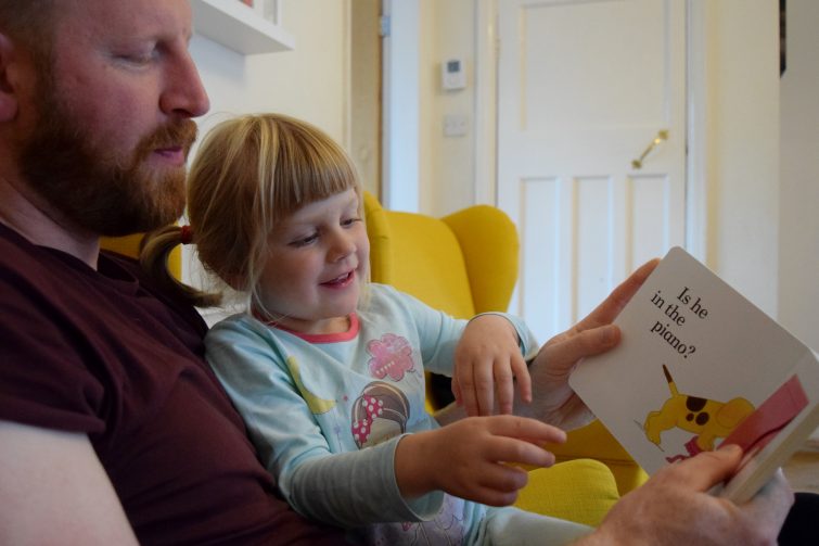 Daddy & Amy reading Where's Spot? book #StartAStory Puffin Summer Reading campagin