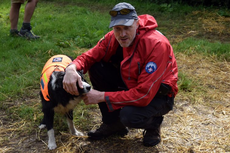 Mick & Bob from the Oldham Mountain Rescue Team