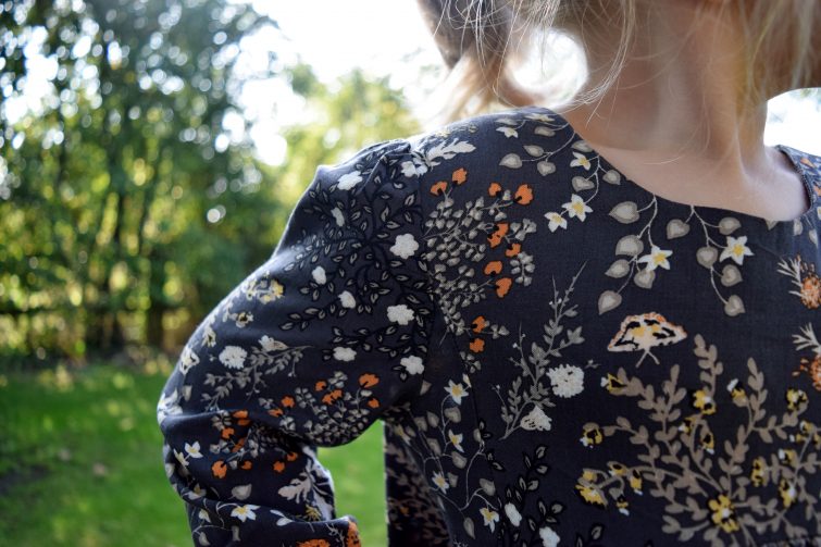 puffed shoulders - Nutmeg autumn