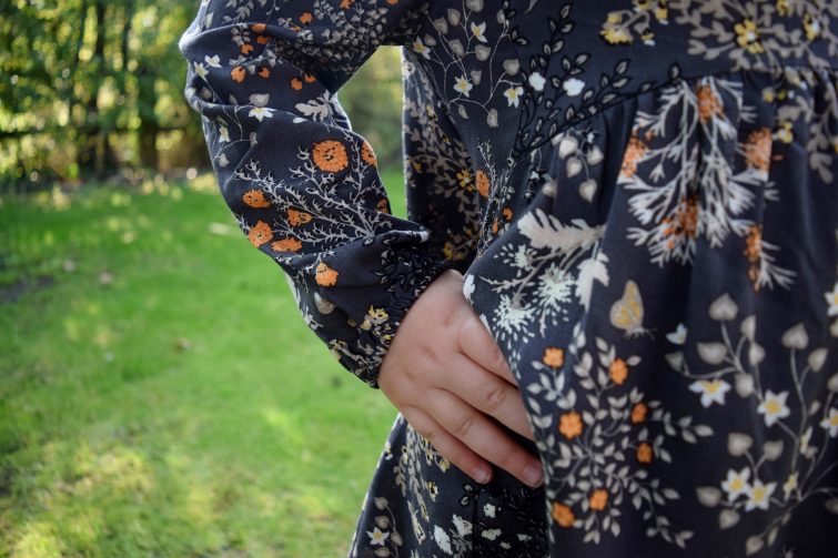 long sleeve details - Nutmeg