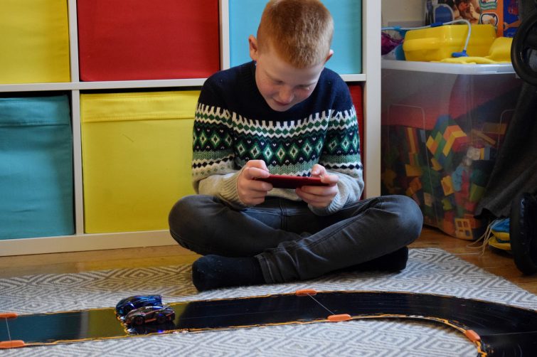 Controlling the Anki Overdrive Starter kit with an android mobile phone