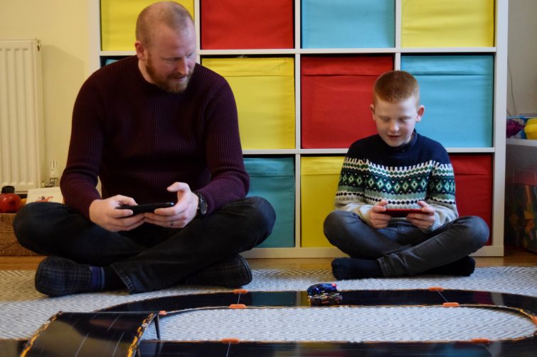 Anki Overdrive Starter Kit - car racing track
