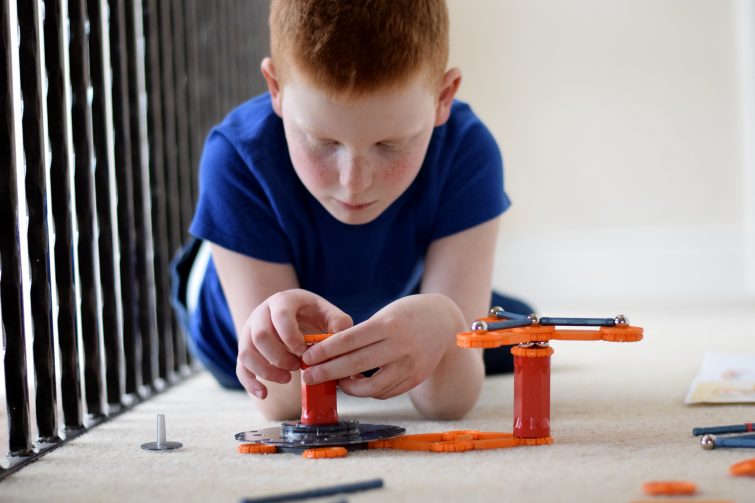 Developing fine motor skills with Geomag Mechanics