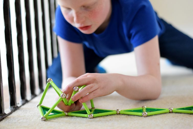Geomag Panels - bridge building