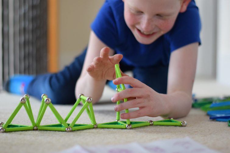 Geomag Panels - building a bridge