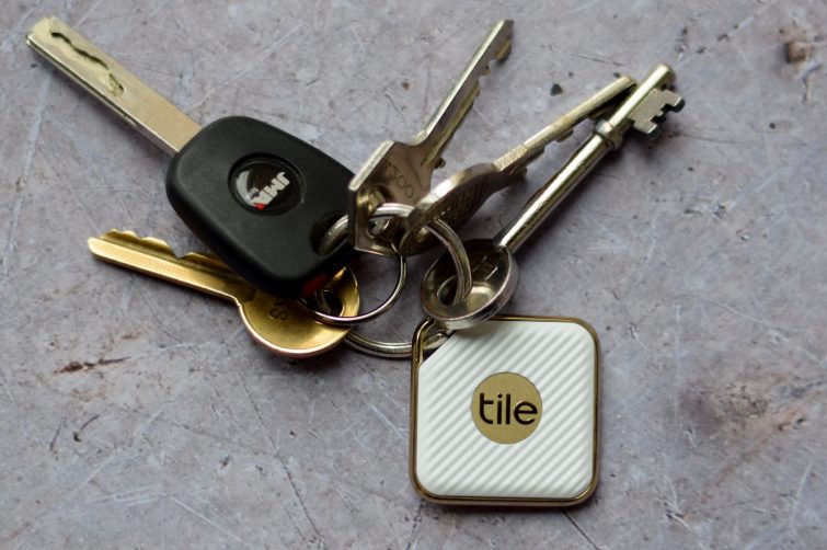 Tile bluetooth tracker - find lost keys