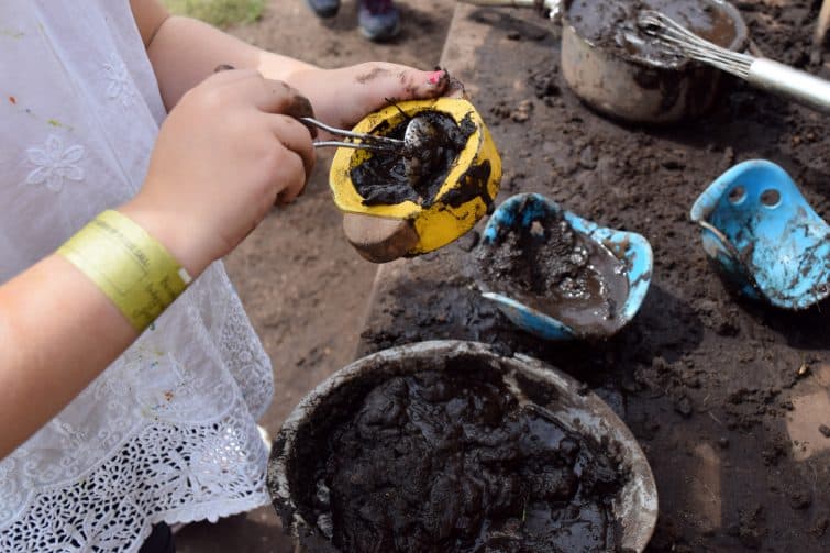 William's Den Mud Kitchen - mud pie making