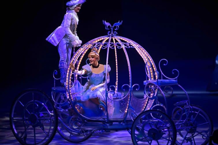 Disney on Ice Dream big Cinderella carriage