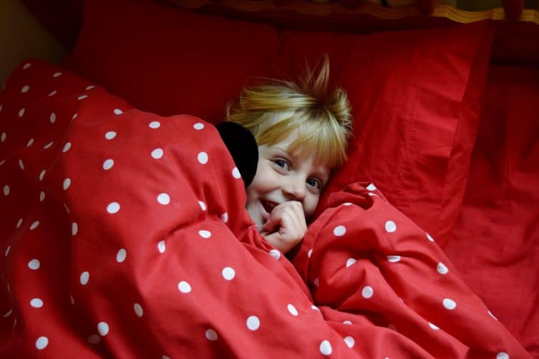 Silentnight Airmax duvet - cheeky child in bed