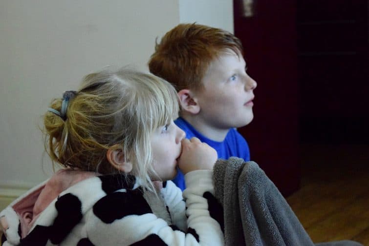 Children watching a film with Philips Hue