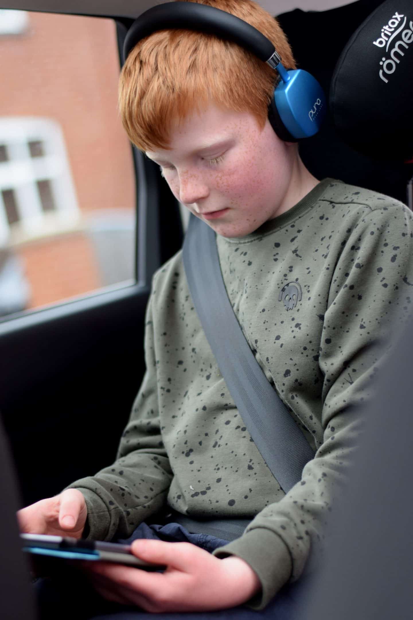 Wireless headphones for kids make for quieter road trips