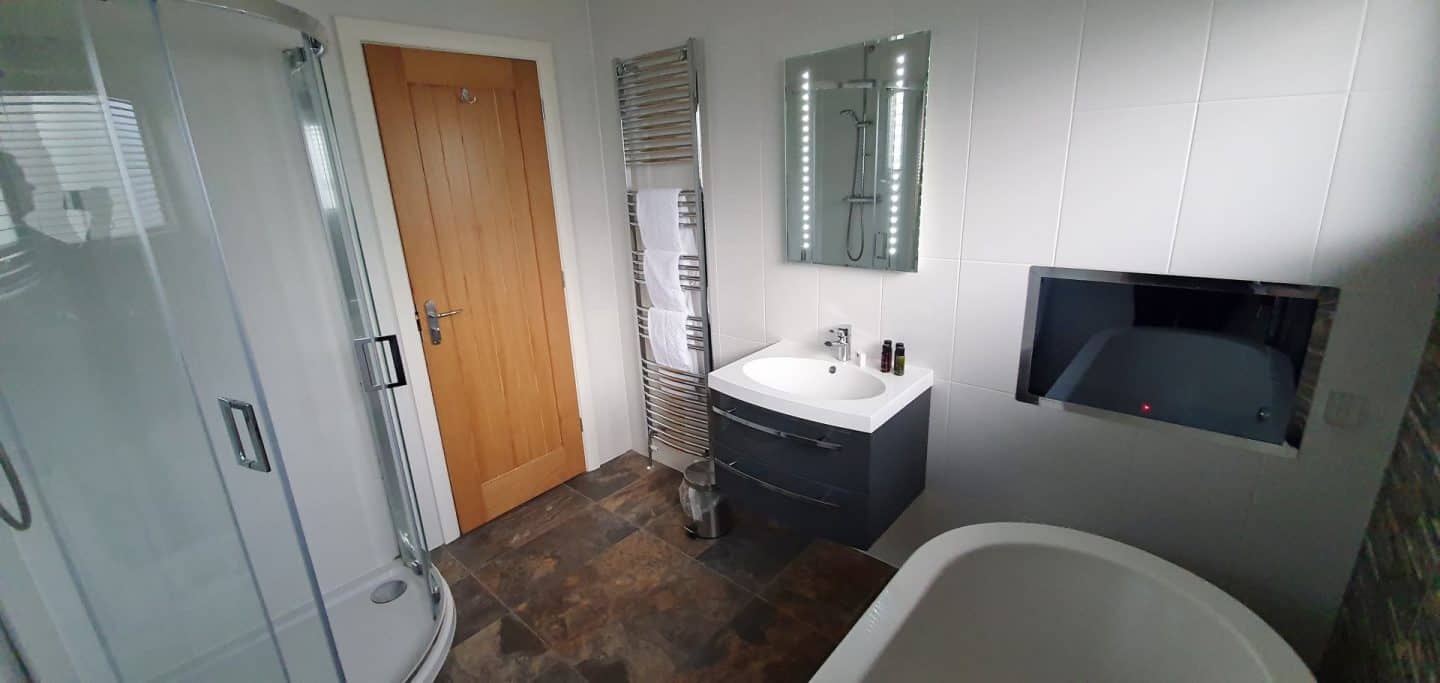 huge ensuite at in luxury lodge
