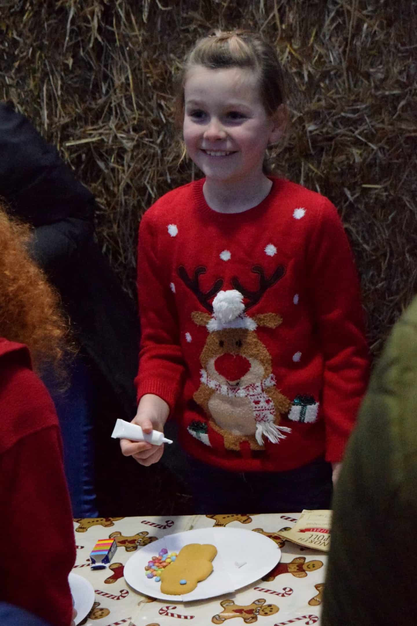 Decorating gingerbread biscuits - Cockfields Farm