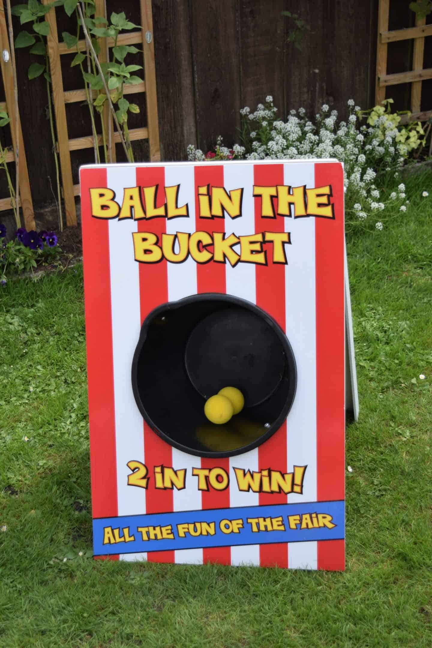 Fab Fun Party - ball in a bucket game
