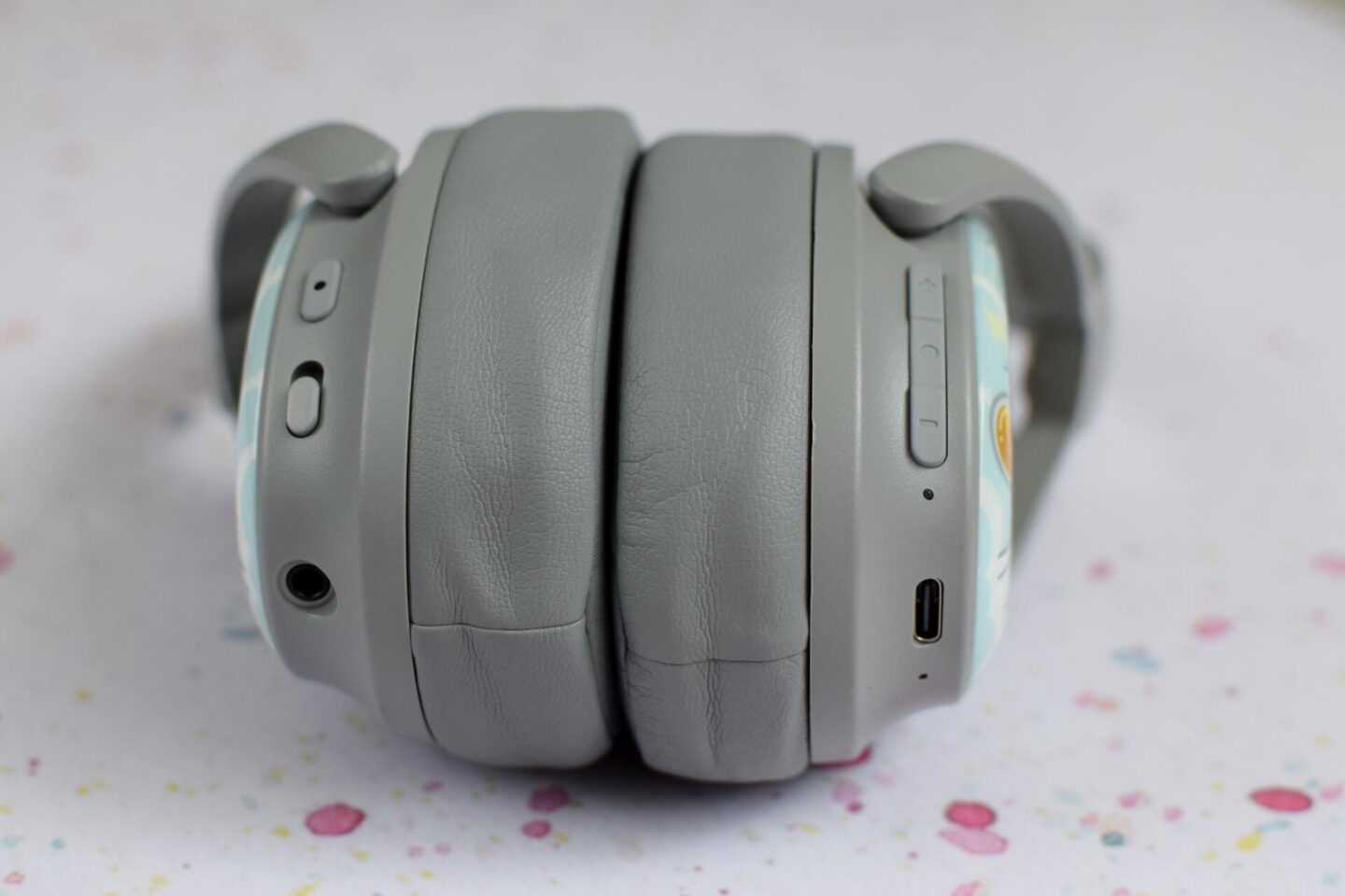 over ear headphones for kids with thick cushioned ear pieces