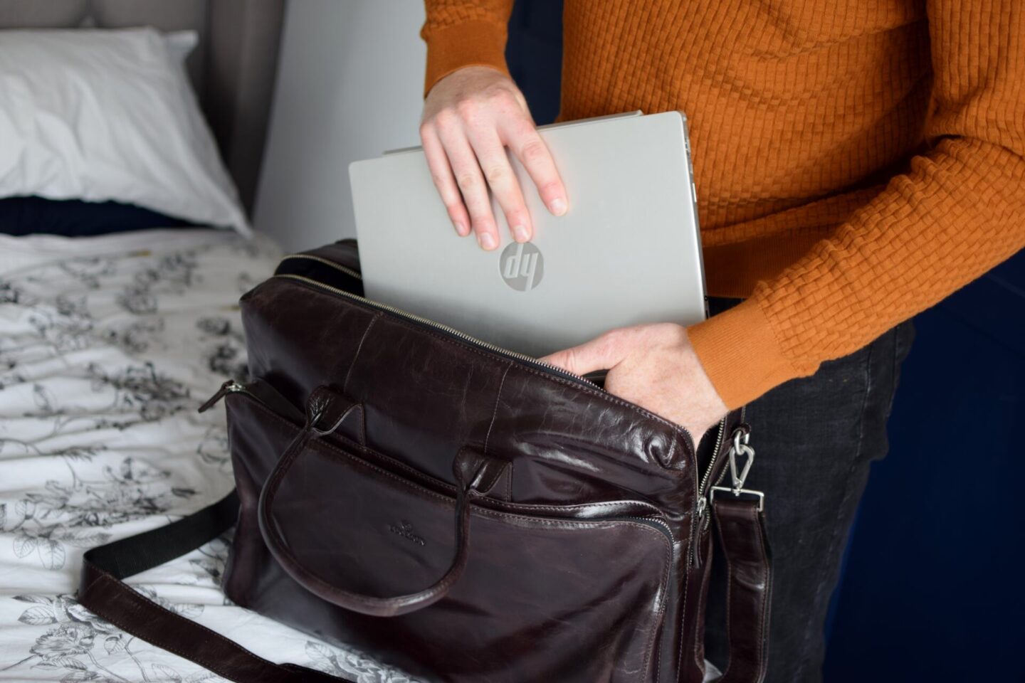 Double lined protective pocket for your laptop