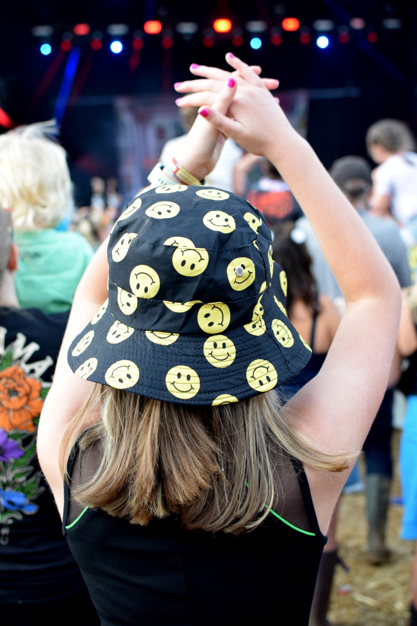 Chloe clapping her hands (taken from behind)