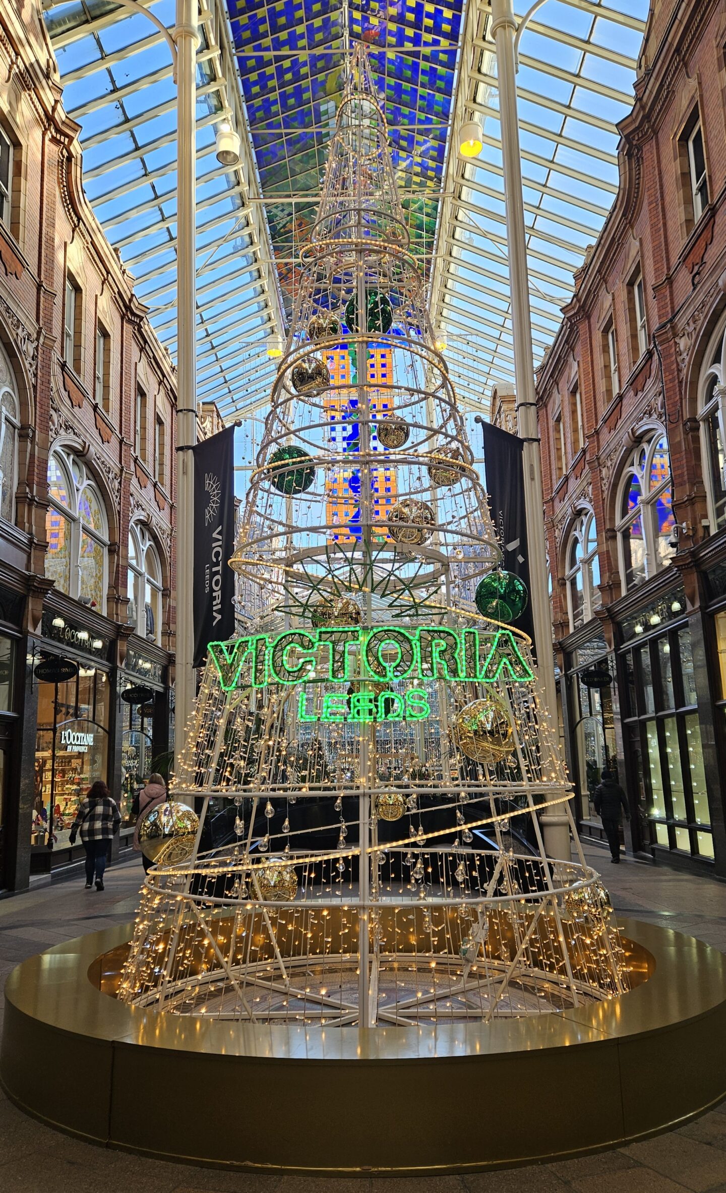 Victoria LEEDS Christmas tree