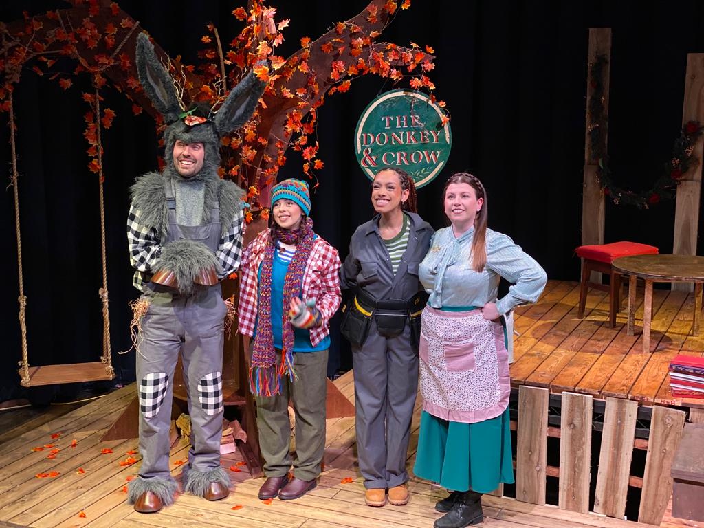 Cast of The Wrong Reindeer