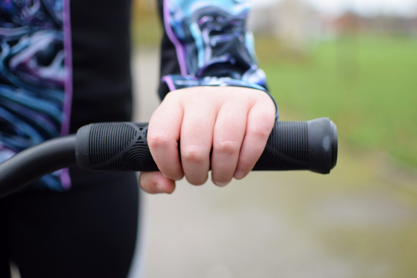 Rampage R1 - comfortable handles