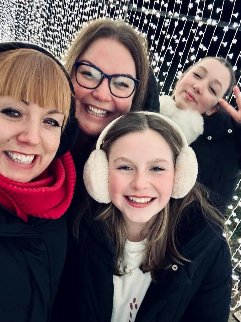 A Christmas adventure with my sister and Chloe's best friend - selfie taken in the light cathedral