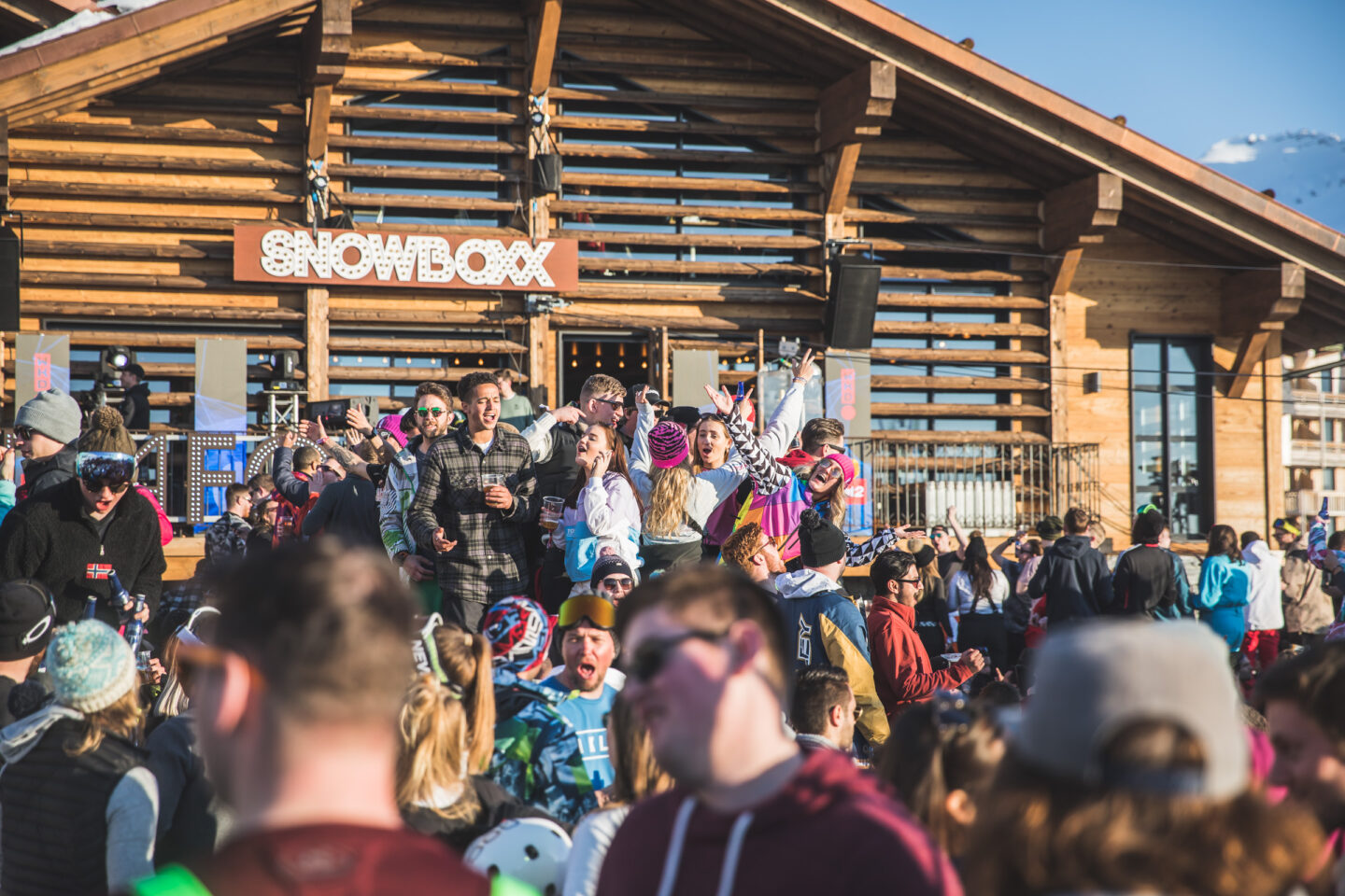 Snowboxx Festival - dancing in the snow