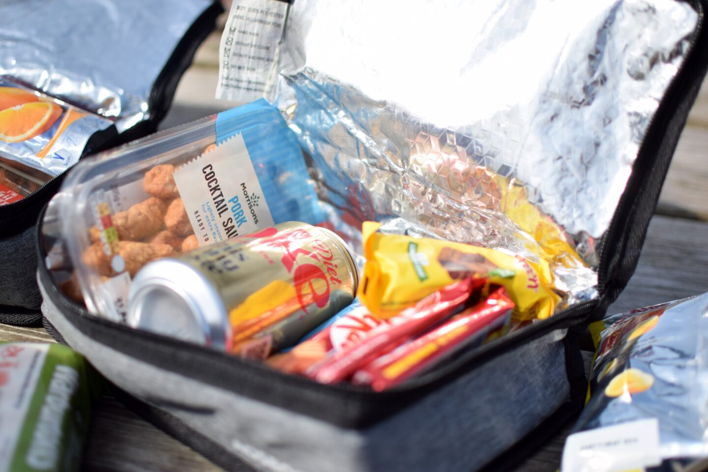 Small packed lunch bag for picnics