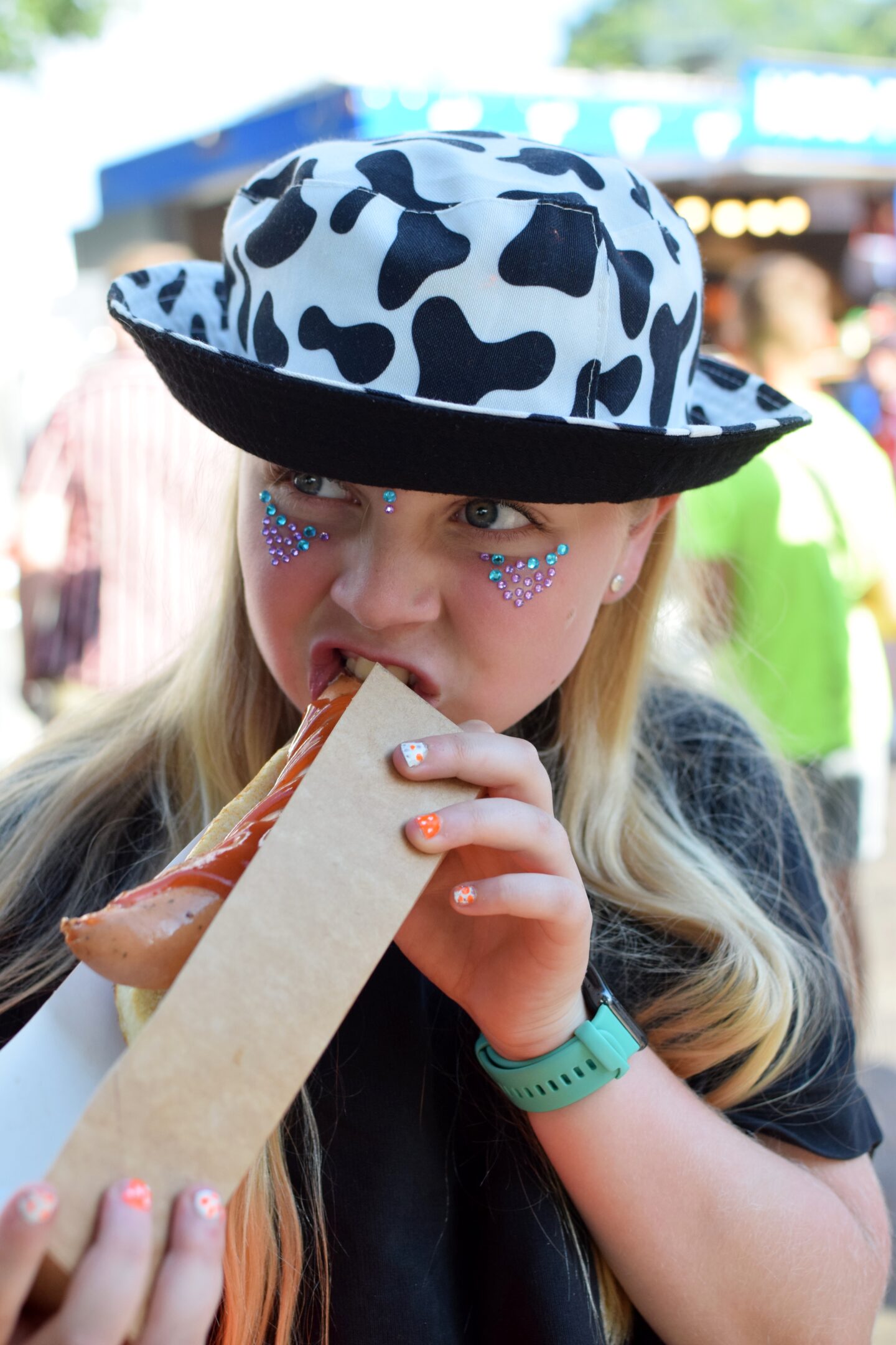 Amy eating at hot dog at Tramlines