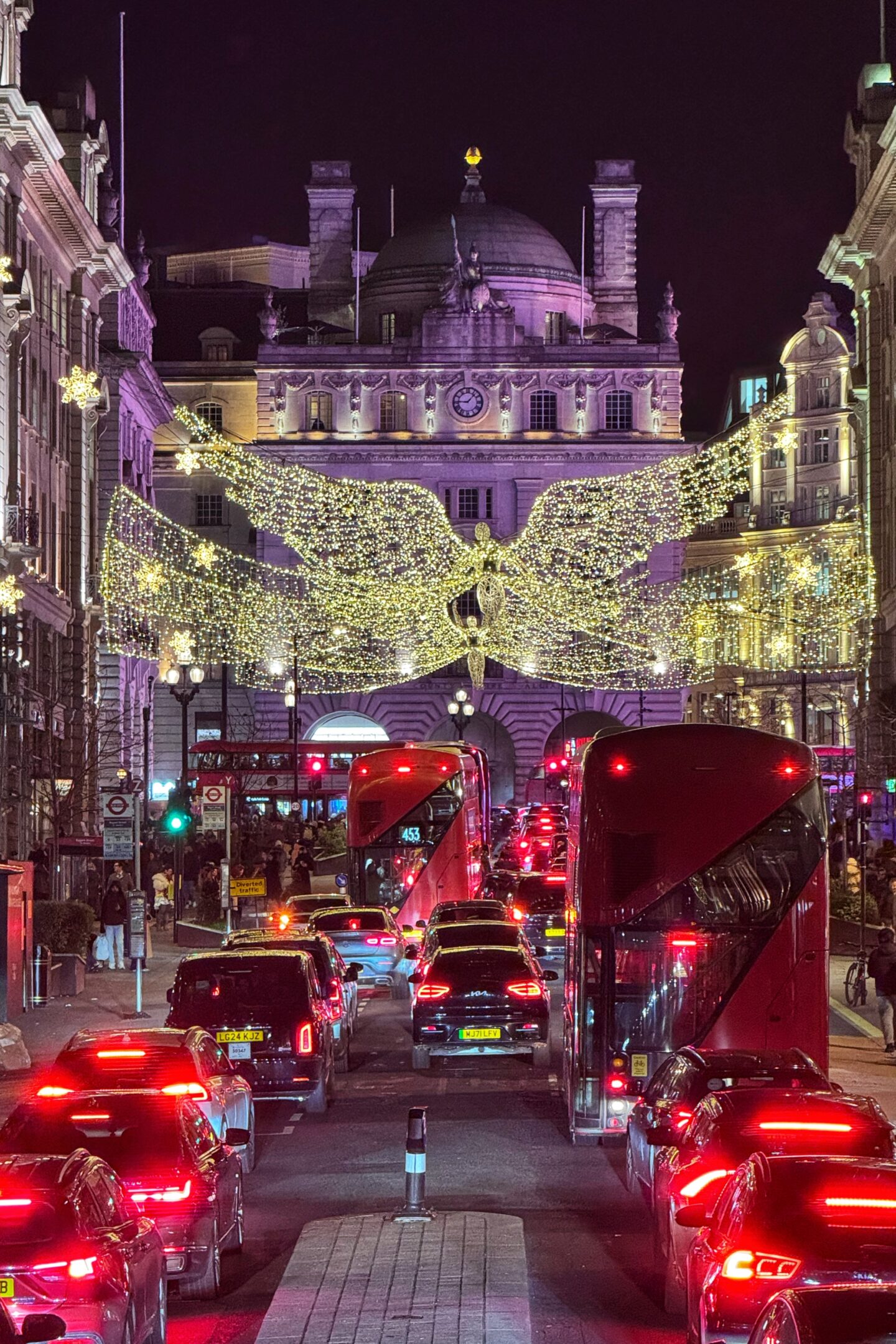 London Christmas lights tour bus