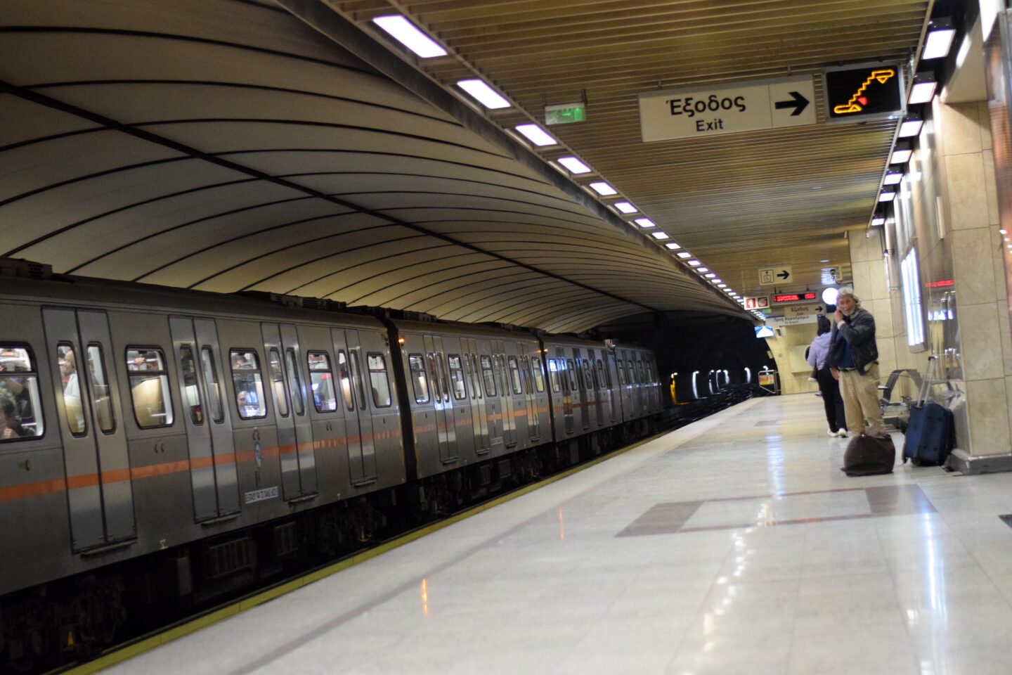 evangelismos metro platform